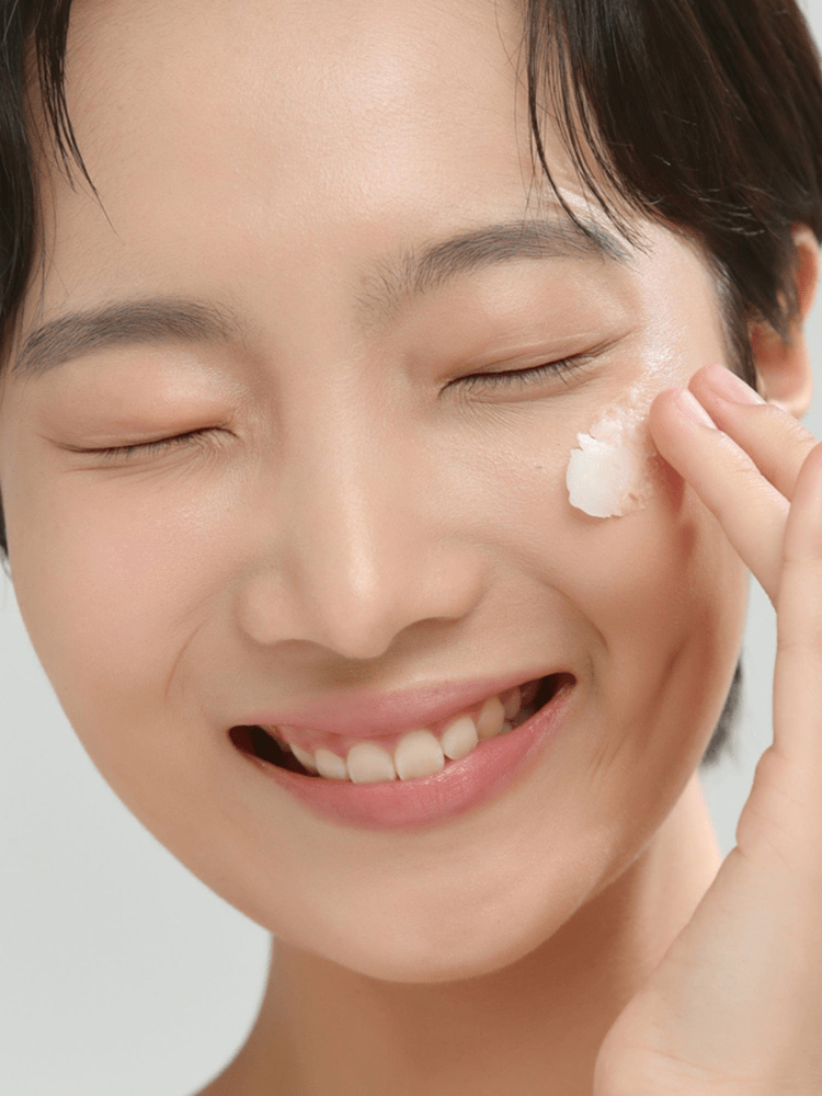 beauty of joseon cleansing balm texture with model