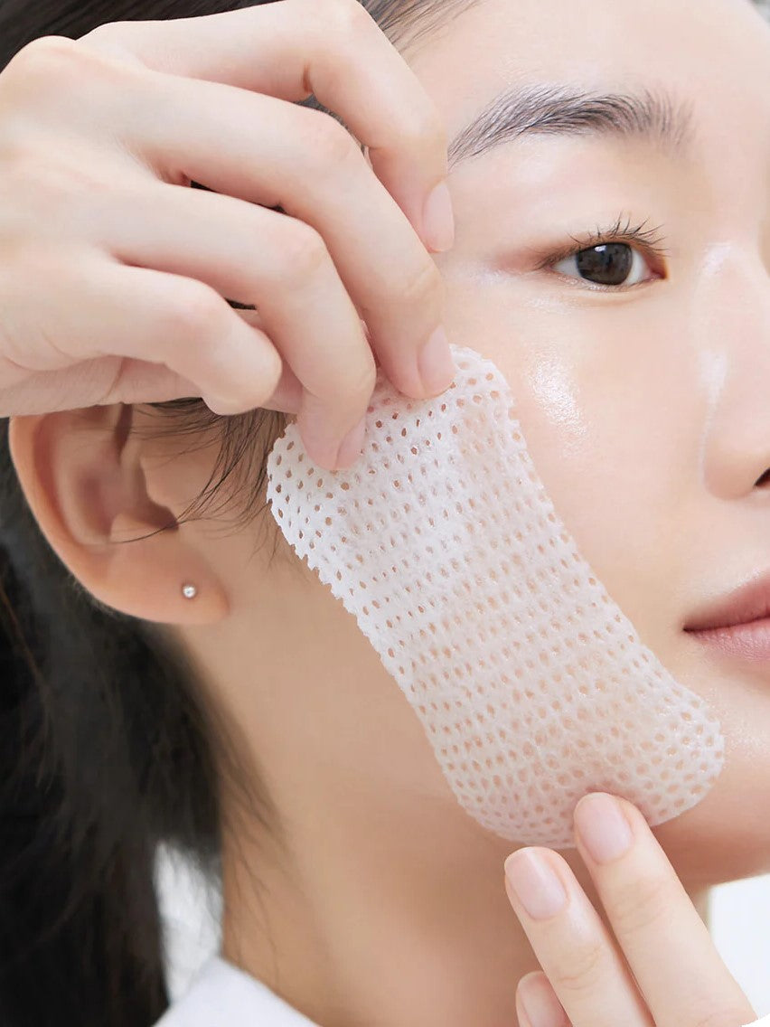 mediheal retinol collagen lifting pad texture with model