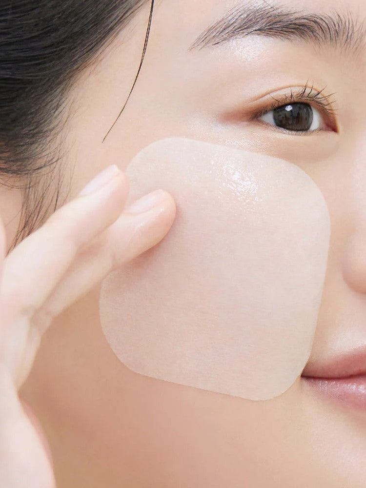 mediheal vitamide brightening pad texture with model