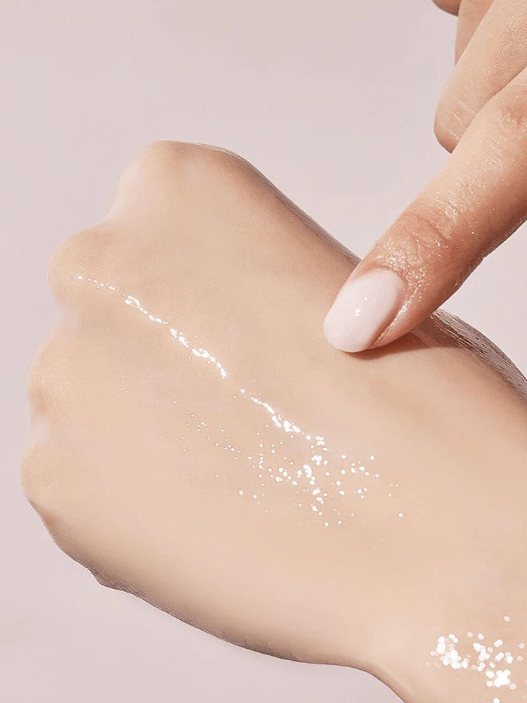 numbuzin no 4 collagen pudding serum with hands