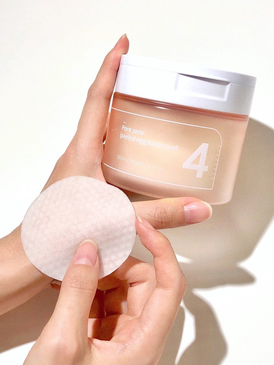 numbuzin pore zero peeled egg toner pad texture with hands