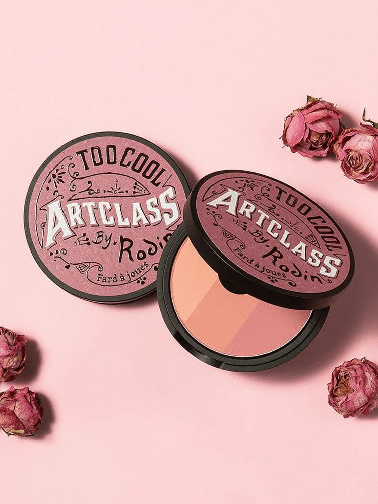 Too Cool for School Artclass By Rodin Fard à Joues de Rosée featuring two pink blush shades, accompanied by dried rose petals.