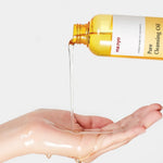 manyo pure cleansing oil texture with hand