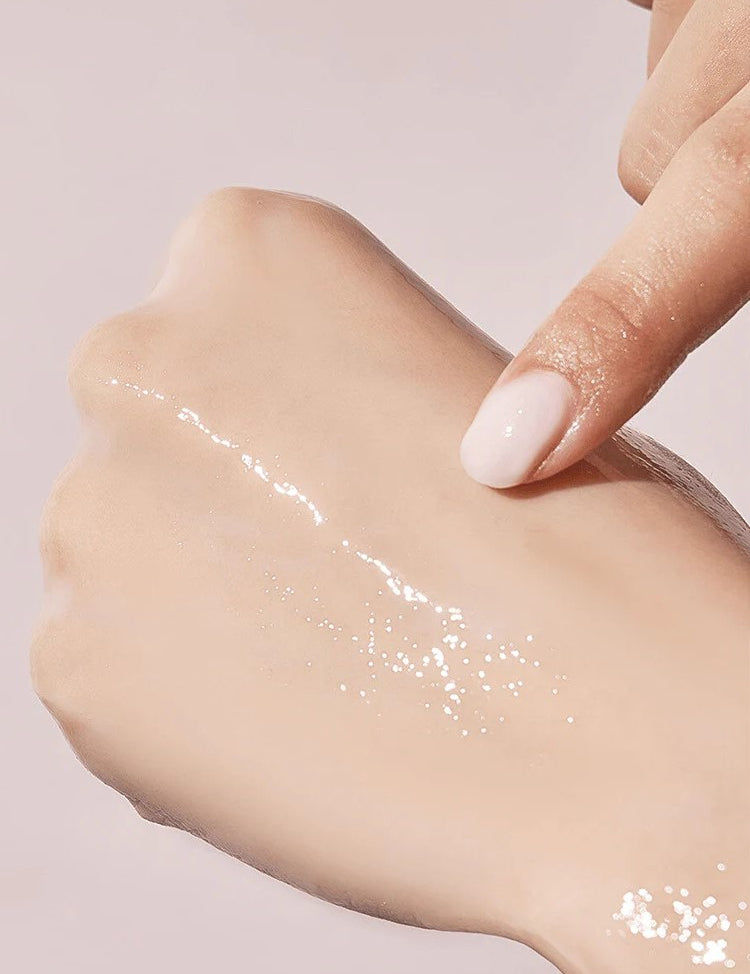 numbuzin no 4 collagen pudding serum with hands