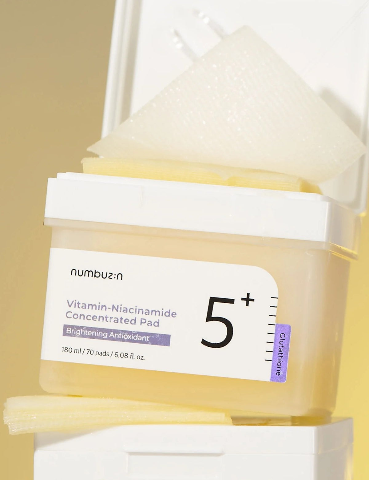 Numbuzin No.5 Vitamin-Niacinamide Concentrated Pad, enriched with Niacinamide and Tranexamic Acid for brightening and evening skin tone.