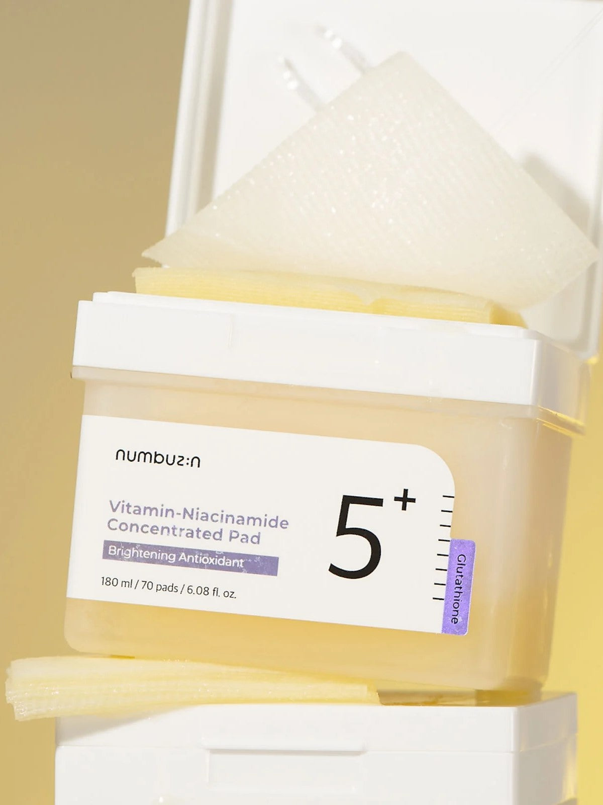 Numbuzin No.5 Vitamin-Niacinamide Concentrated Pad, enriched with Niacinamide and Tranexamic Acid for brightening and evening skin tone.