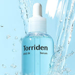 Clear bottle of Torriden Dive In Serum featuring low molecular Hyaluronic Acid, surrounded by water splashes against a blue background.